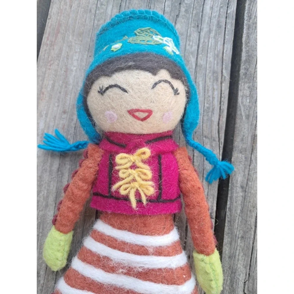 French Knot Felt Doll Dress Folk Art Plush Soft Toy J22